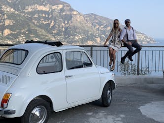 Tour privado en auto antiguo por la costa de Amalfi con guía de conductor